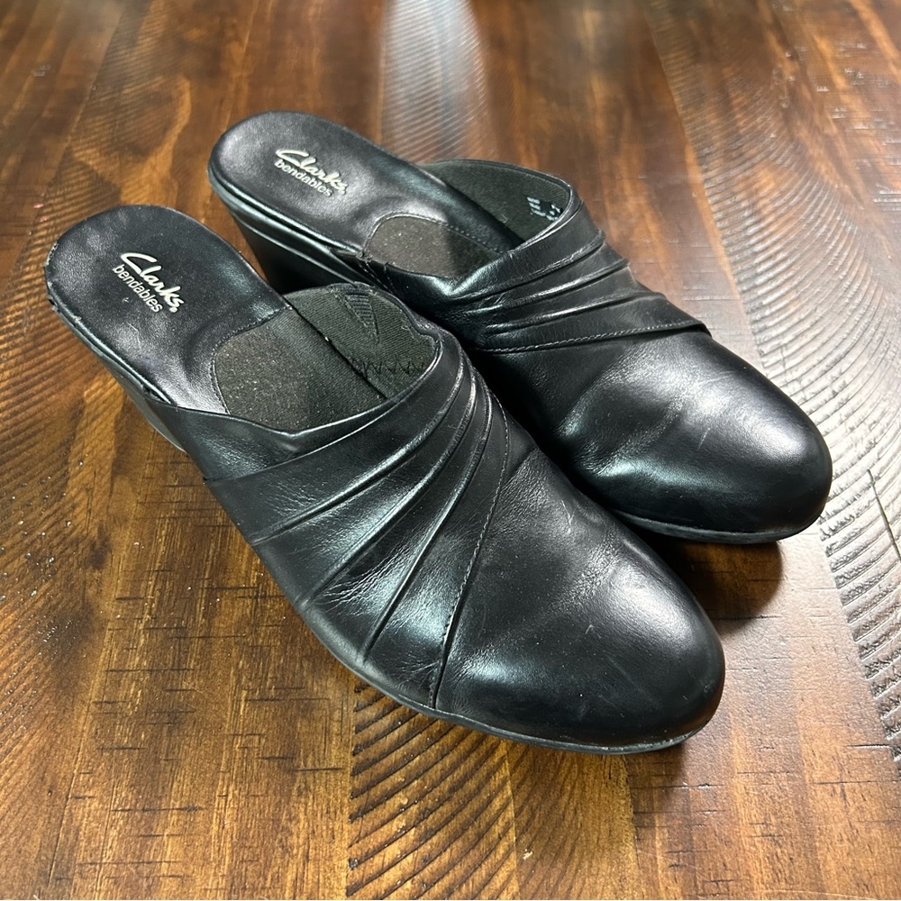 Clarks Women’s Black Leather Slip-On Shoes 3” Size 8.5